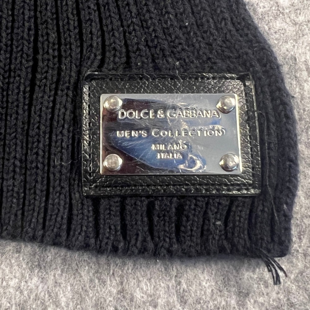 Dolce & Gabbana Men's Ribbed Knit Scarf Black - Silver Logo Plaque Made in Italy - Picture 2 of 5